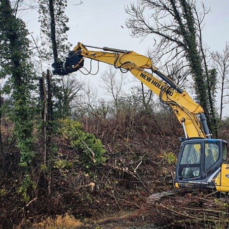 Coupe d'un arbre avec le JAK 300 rotatif