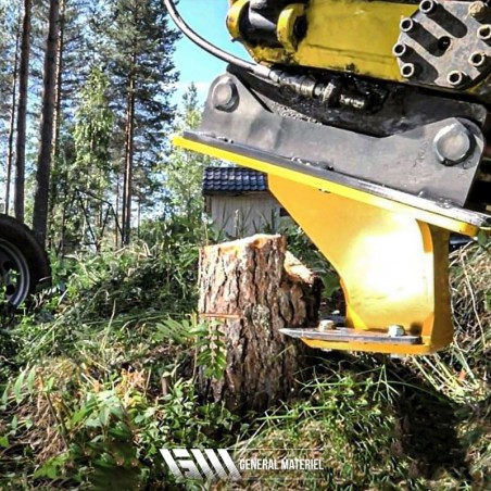 Déssouchage avec une dent araseuse sur mini-pelle