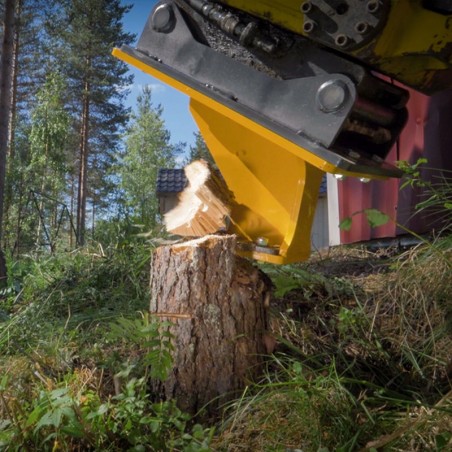 Supprimer les souches avec une mini-pelle