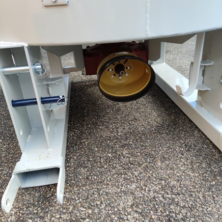 Prise de force d'une cuve à béton 800L pour tracteur Prise de force d'une cuve à béton 800L pour tracteur