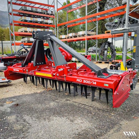 Herse rotative avec lames verticales - Vue de face