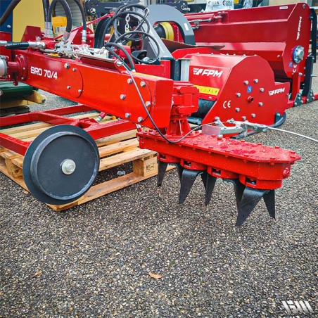 Herse rotative par PTO pour tracteur - Vue de profil