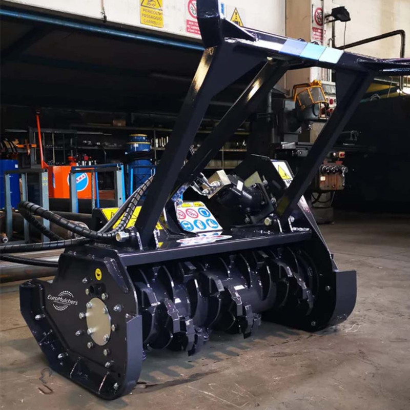 broyeur de végétaux pour mini chargeuse