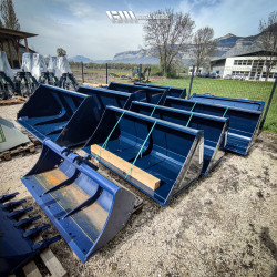 Godet de chargement agricole pour télescopique MANITOU, largeur 2400mm, 1220 litres