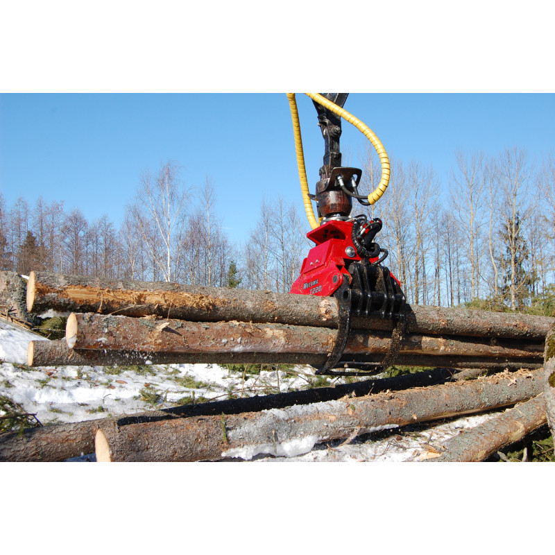 Grappin forestier MECANIL T220 G2 en manutention de grumes