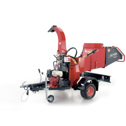 Broyeur de branches CECCATO TRITONE SUPER MONSTER sur remorque Honda GX390